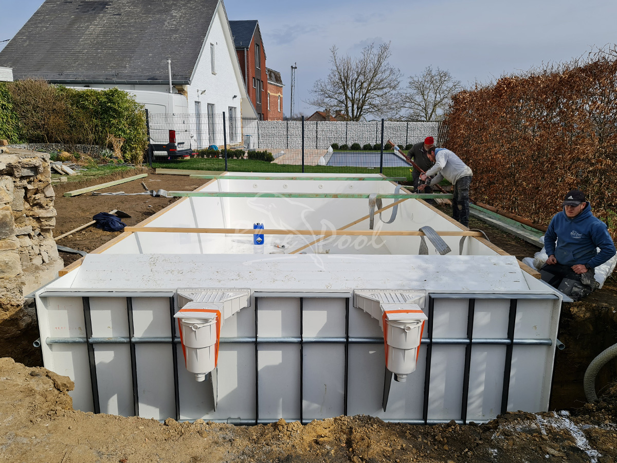 Piscine coque PE construction